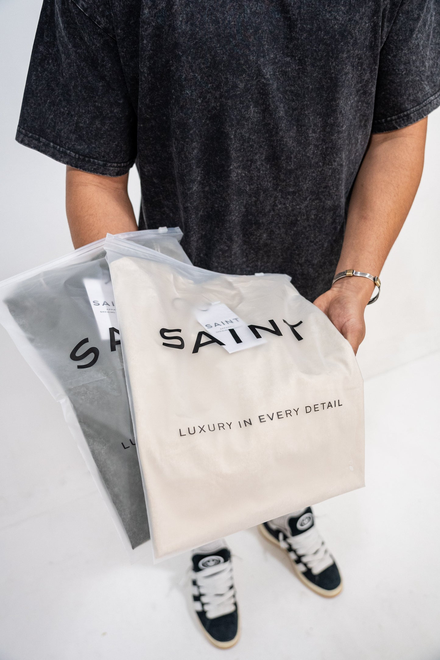 230GSM Vintage Loose-Fit Washed Tee..